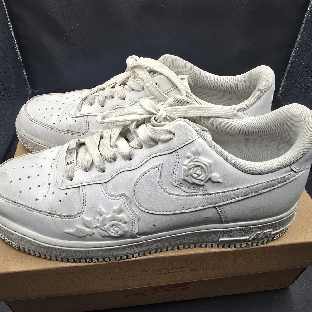 Nike‎ White Mesh Sneakers